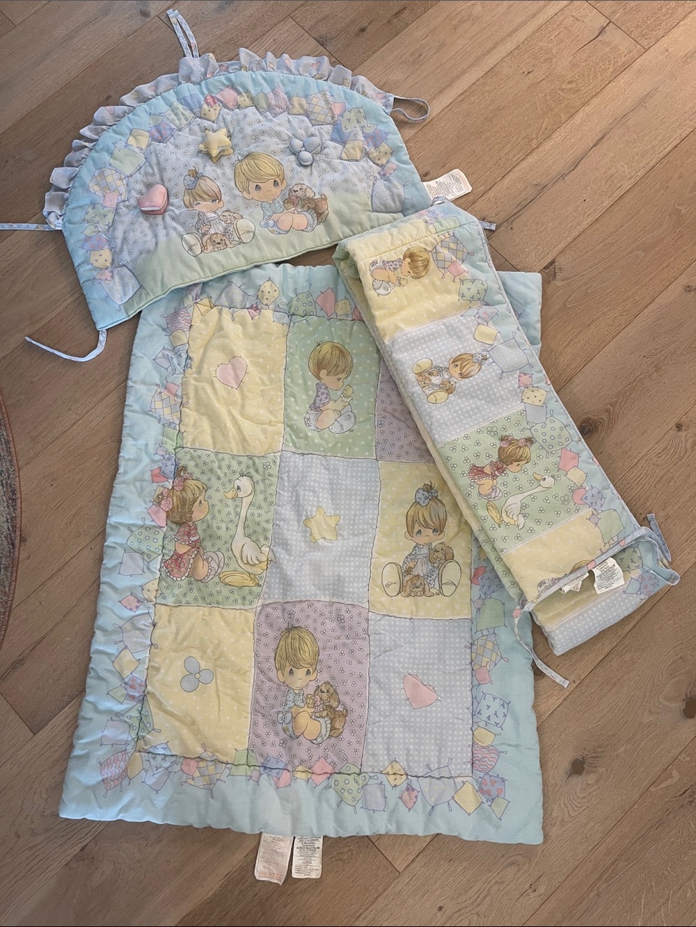 Precious Moments Vintage 2005 Pastel Nursery Crib Set